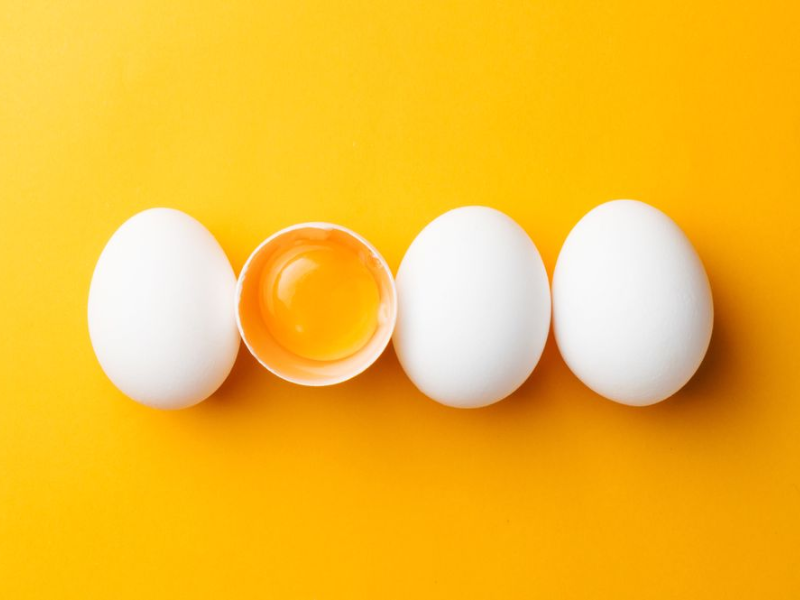 Trứng cung cấp lượng protein dồi dào cho tóc.